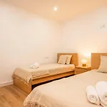 Luxurious & Spacious 4br Next To Cathedral