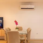 Luxurious & Spacious 4br Next To Cathedral Διαμέρισμα *