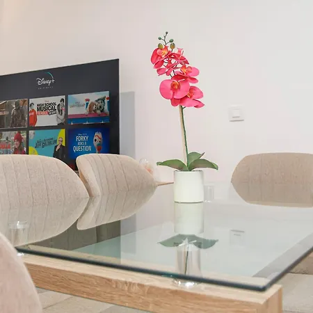 Luxurious & Spacious 4br Next To Cathedral