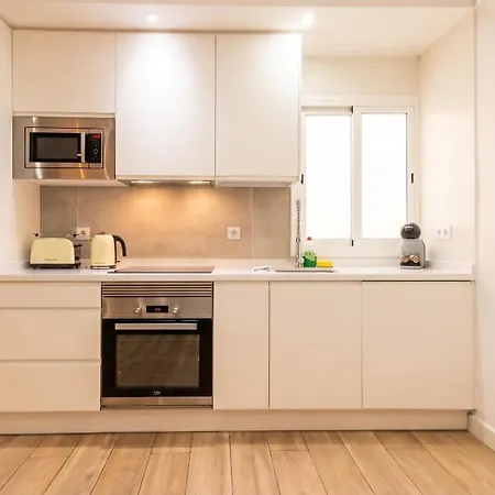 Luxurious & Spacious 4br Next To Cathedral Διαμέρισμα