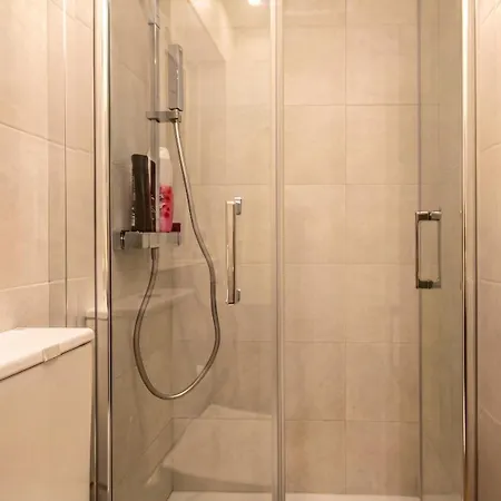 Luxurious & Spacious 4br Next To Cathedral Appartamento