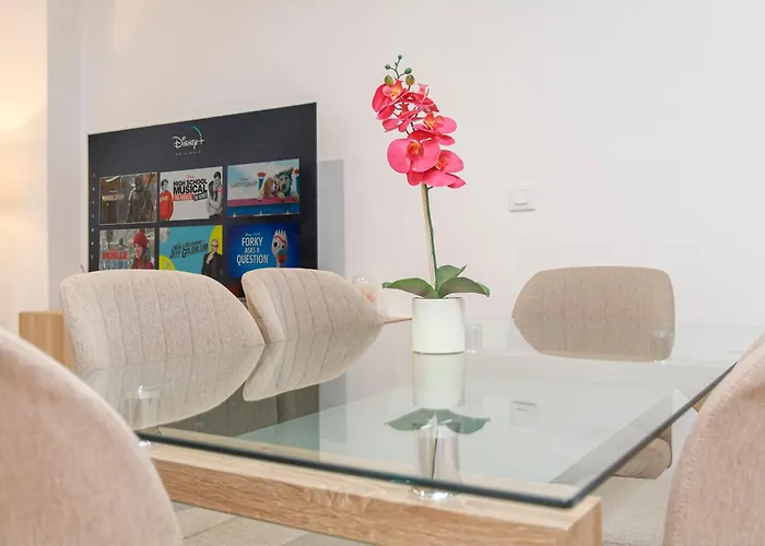 Luxurious & Spacious 4br Next To Cathedral