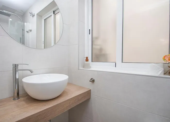 Luxurious & Spacious 4br Next To Cathedral Apartment